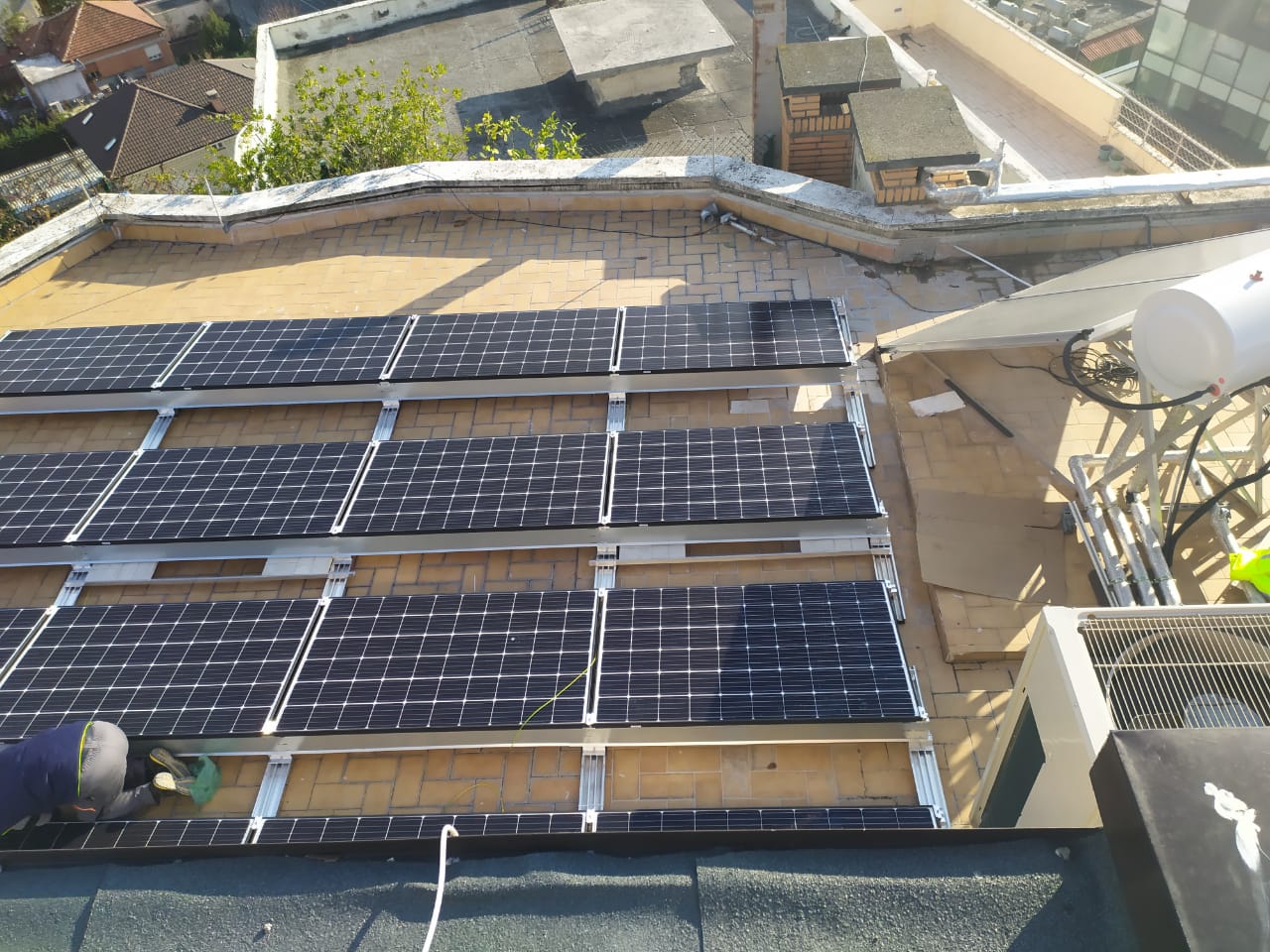 Introducción de estructuras de montaje solar en tejados planos